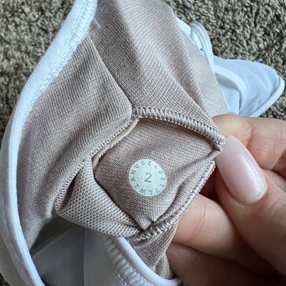 Lululemon - Picture 3 of 3